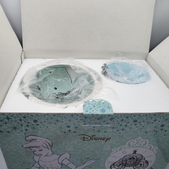 New Scentsy Cinderella’s Carriage Warmer - Picture 9 of 10